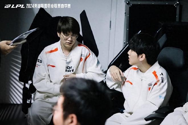 乐部迈进的 乐部迈进的